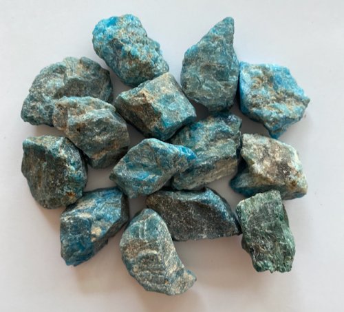 Sininen apatiitti raakapala / Blue apatite rough stone /Apatite bleue pierre brute S