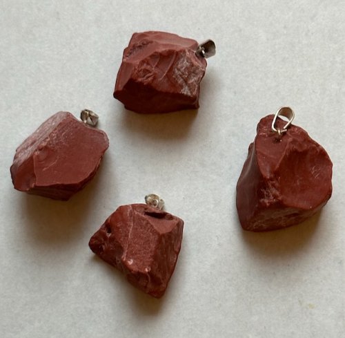 Punainen jaspis raakakiviriipus / Red Jasper rough stone pendant / Pendentif pierre brute en jaspe rouge