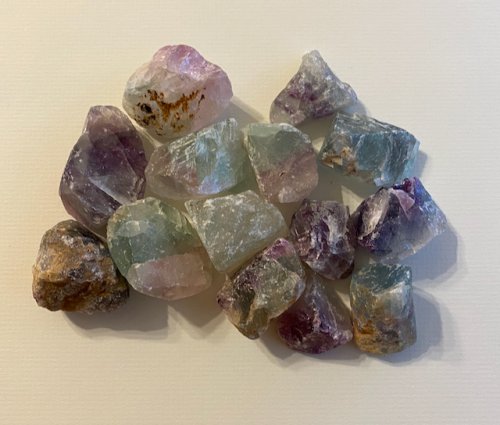 Violetti fluoriitti raakakivi / Fluorite verte pierre brute / Green Fluorite rough stone